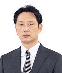 代表取締役社長兼店舗運営本部長 河内 亮