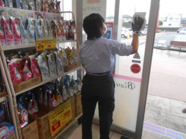 Store support work (cleaning)